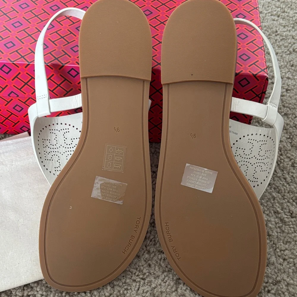 Tory Burch White Clara Sandals with Logo Detail, New with Tags - Picture 4 of 5